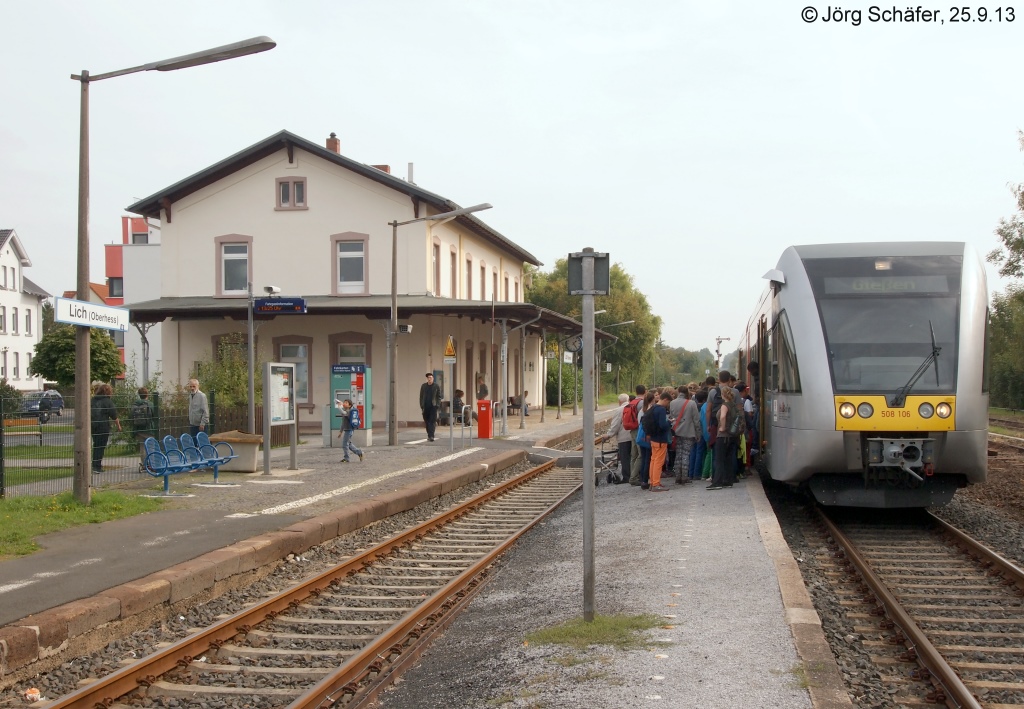 Am 25.9.13 stieg in Lich eine ganze Schulklasse mit Lehrern in die RB nach Gieen. Da alle die vordere Tr benutzten, verzgerte sich die Weiterfahrt um 2 Minuten. 