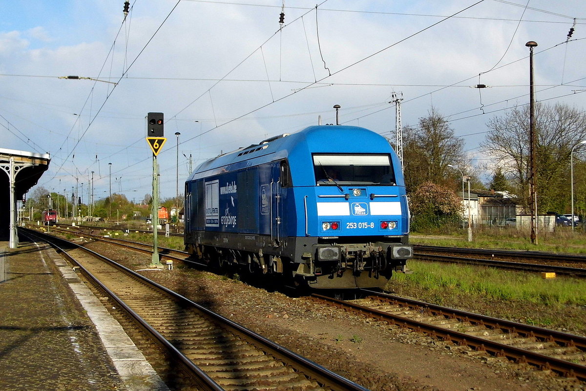 Am 26.04.2017 Rangierfahrt von der 253 015-8 von der PRESS in Stendal .