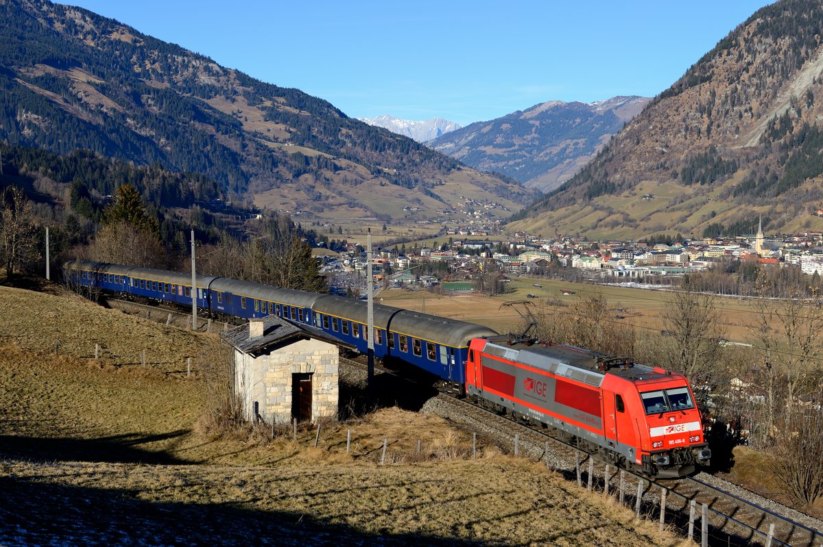 Am 28. Dezember 2015 fuhr ein Silvester-Sonderzug der IGE Erlebnisreisen von Nürnberg nach Opatija. Bis Jesenice bespannte 185 406 den DPE 13489. Bei Anger im Gasteinertal konnte der Zug bei seiner Fahrt über die Tauern-Nordrampe abgelichtet werden. Wenige Augenblicke später war die Sonne auch schon hinter dem Bergrücken verschwunden....