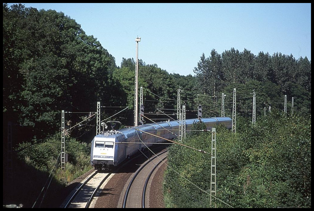 Am 28.07.1999 kam um 16.53 Uhr der Metropolitan mit Lok 101131 planmäßig auf der Fahrt nach Köln auf der Rollbahn bei Hasbergen an mir vorbei.