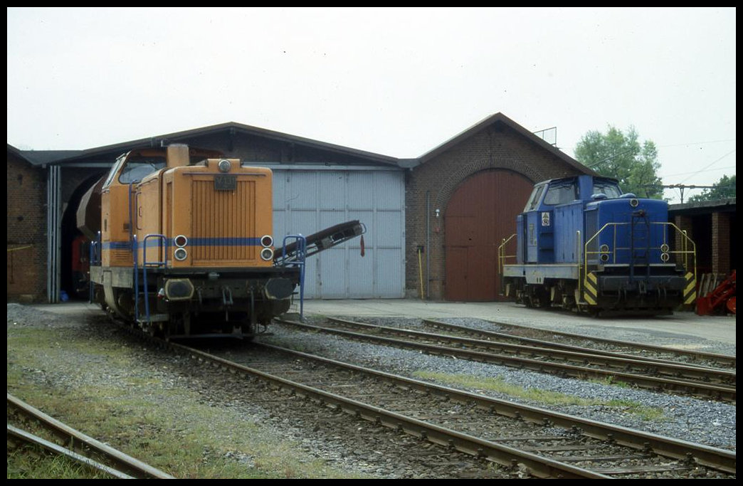 Am 28.5.1999 trafen im BW Lengerich Hohne die TWE Lok 131 auf die VPS Lok 1102, die in Lengerich offenbar einen Werkstatt Aufenthalt hatte.