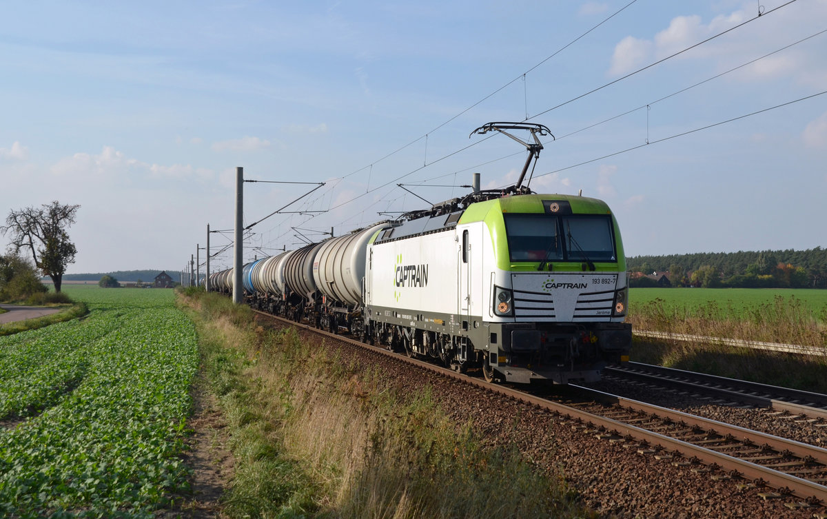 Am 29.09.17 führte 193 892 ihren Kesselwagenzug durch Rodleben Richtung Roßlau.