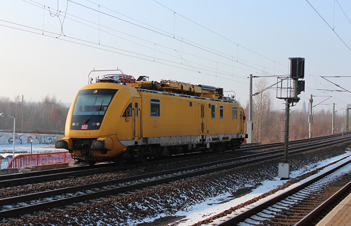 Am 30.01.2014 fährt 711 115-6 von Dresden Hbf in Richtung Bad Schandau durch Dresden Reick.