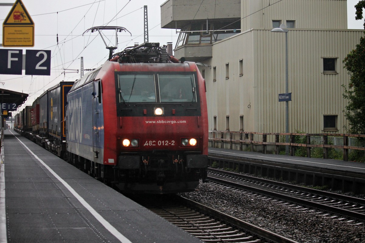 Am 30.07.2014 fuhr SBB Cargo Re 482 012-2 mit einem KLV durch Müllheim (Baden) gen Basel.