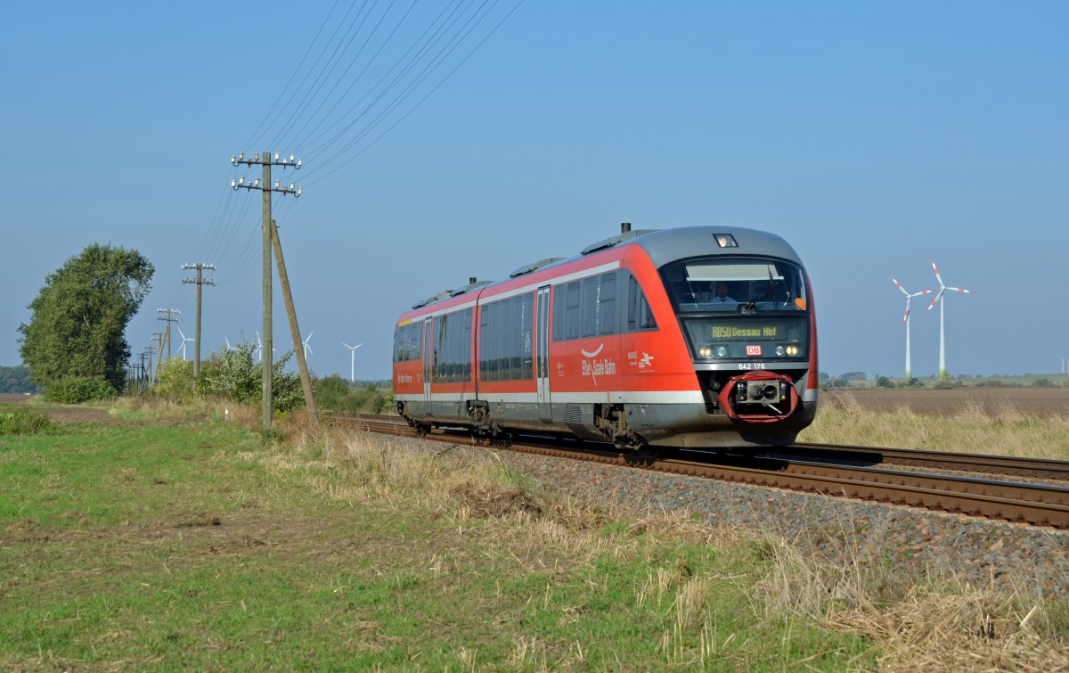 Am 30.09.13 passiert der Desiro 642 176 auf der Fahrt nach Dessau die Gegend um Frenz.