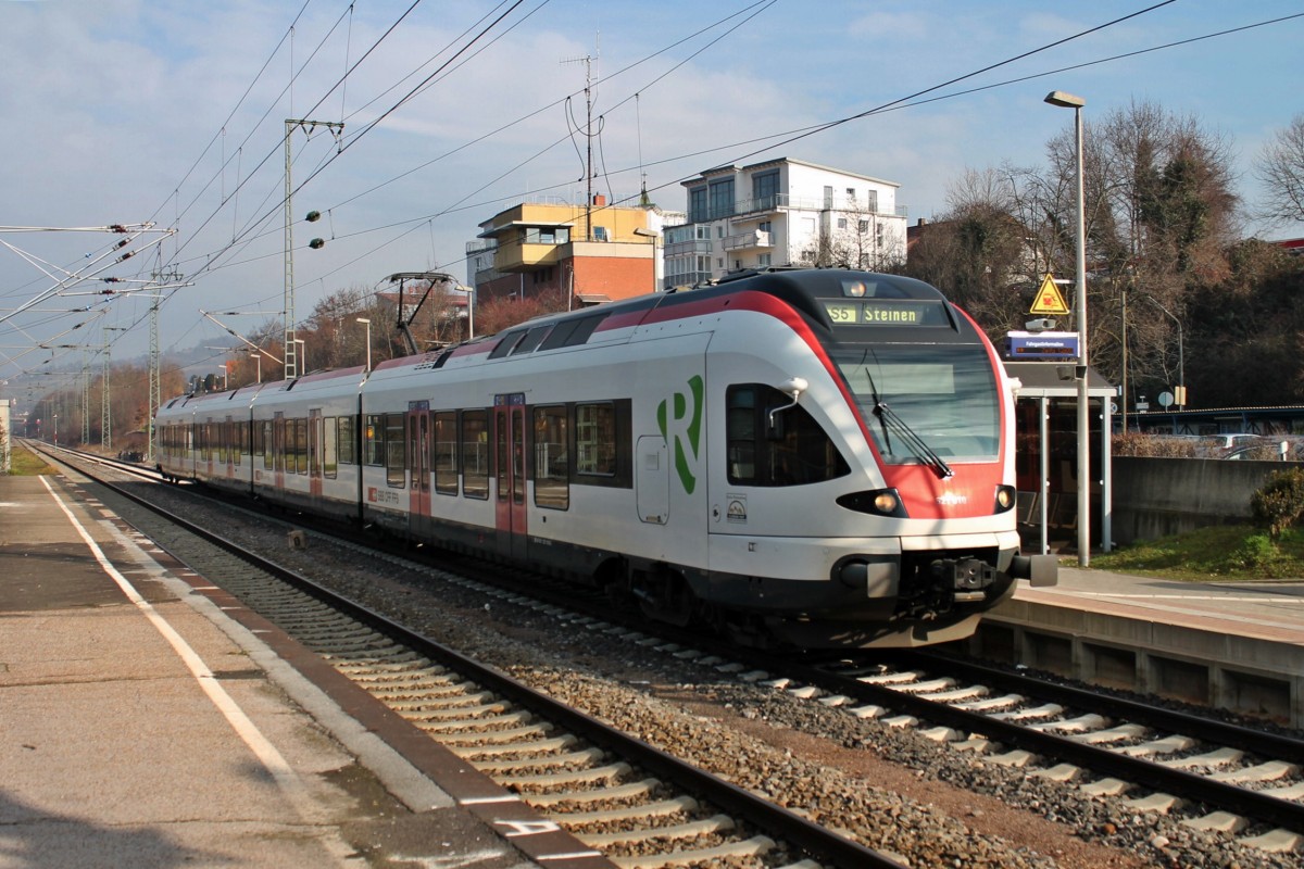 Am 31.01.2014 stand SBB RABe 521 010 als S5 (Weil am Rhein - Steinen) im Startbahnhof und wartet auf die zeitliche Abfahrt gen Lörrach.
