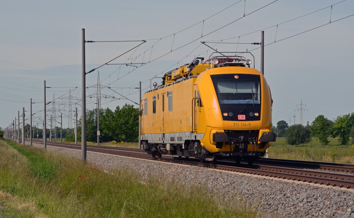 Am 31.05.15 fuhr 711 114 durch Braschwitz Richtung Magdeburg.