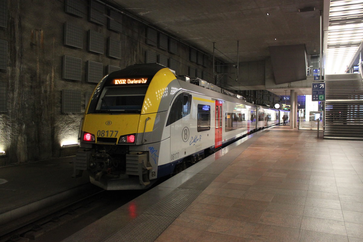 Am 31.08.2016 steht ein belgischer Desiro ML als IC 4532 in der untersten Ebene von Antwerpen Centraal.