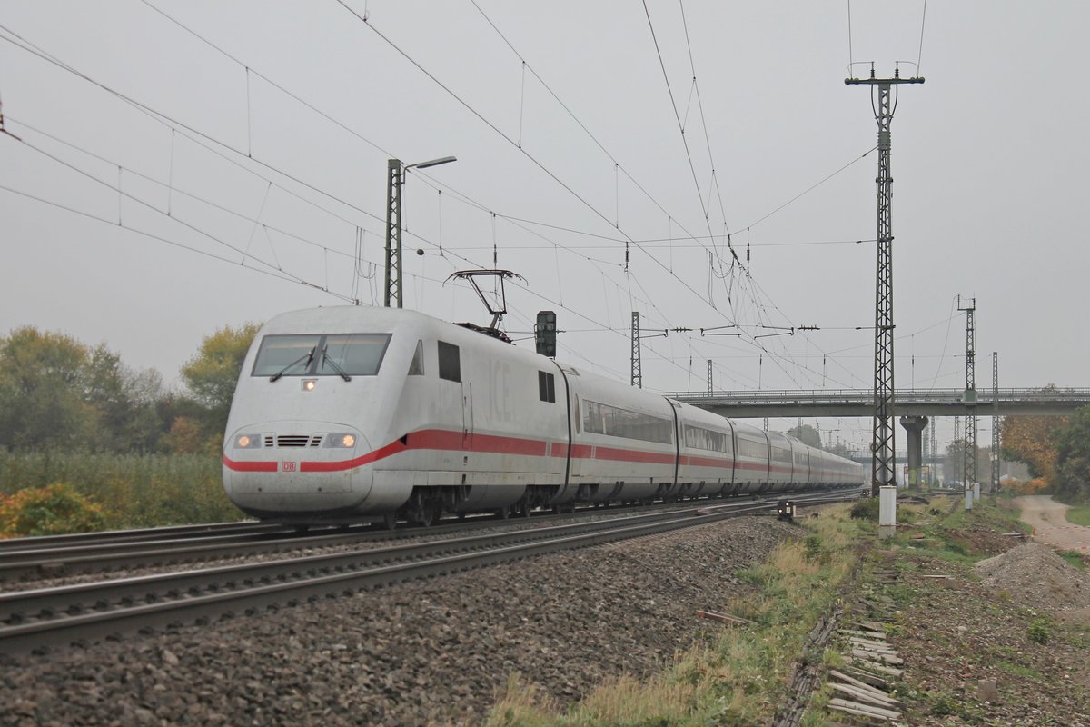 Am 31.10.2016 fuhr 401 576-4 nördlich von Müllheim (Baden) in Richtung Freiburg (Breisgau), als dieser auf dem Weg von der Schweiz nach Norddeutschland war.
