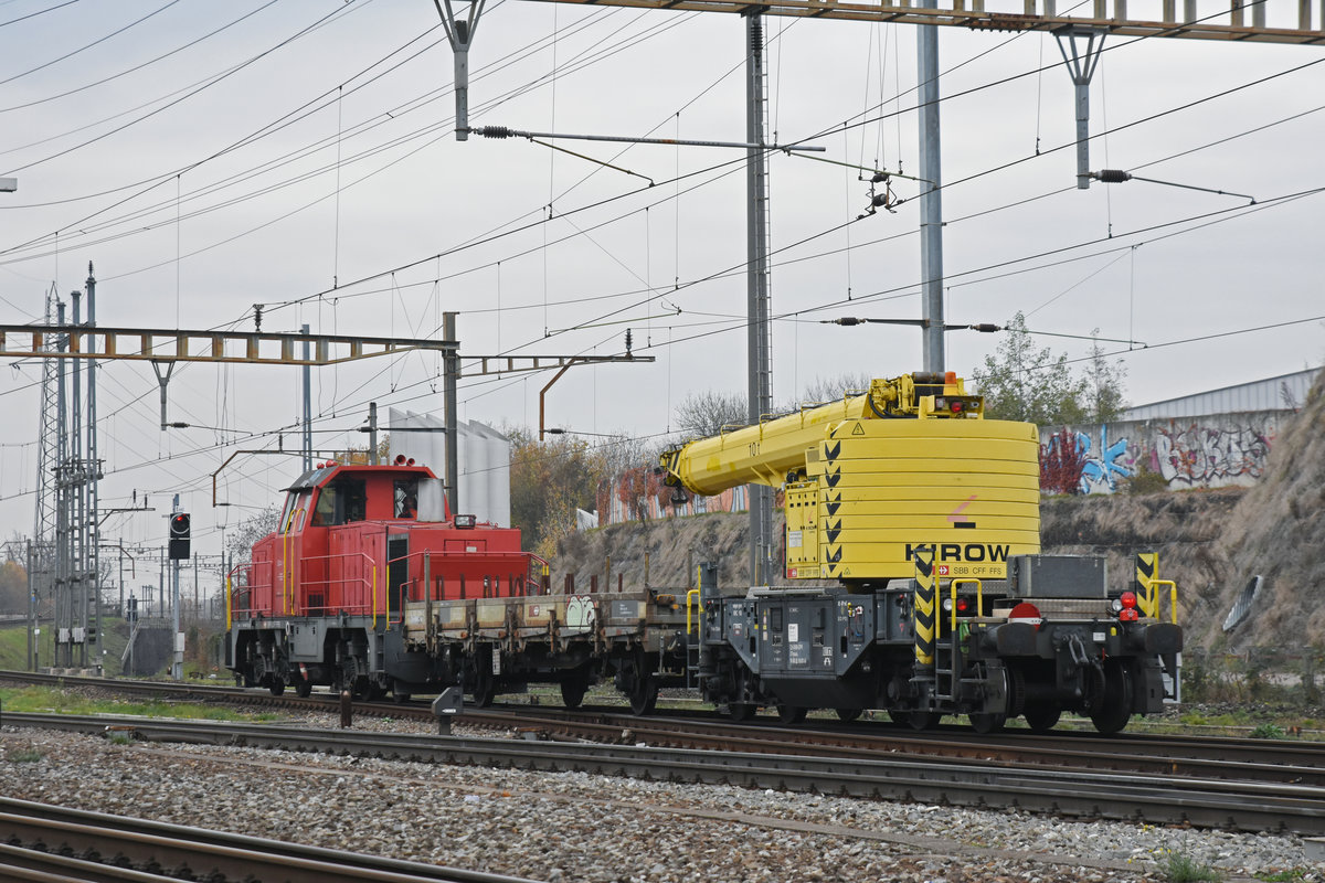Am 841 003-7 zusammen mit dem XTmass 99 85 92 19 001-5 durchfahren den Bahnhof Pratteln. Die Aufnahme stammt vom 19.11.2018.