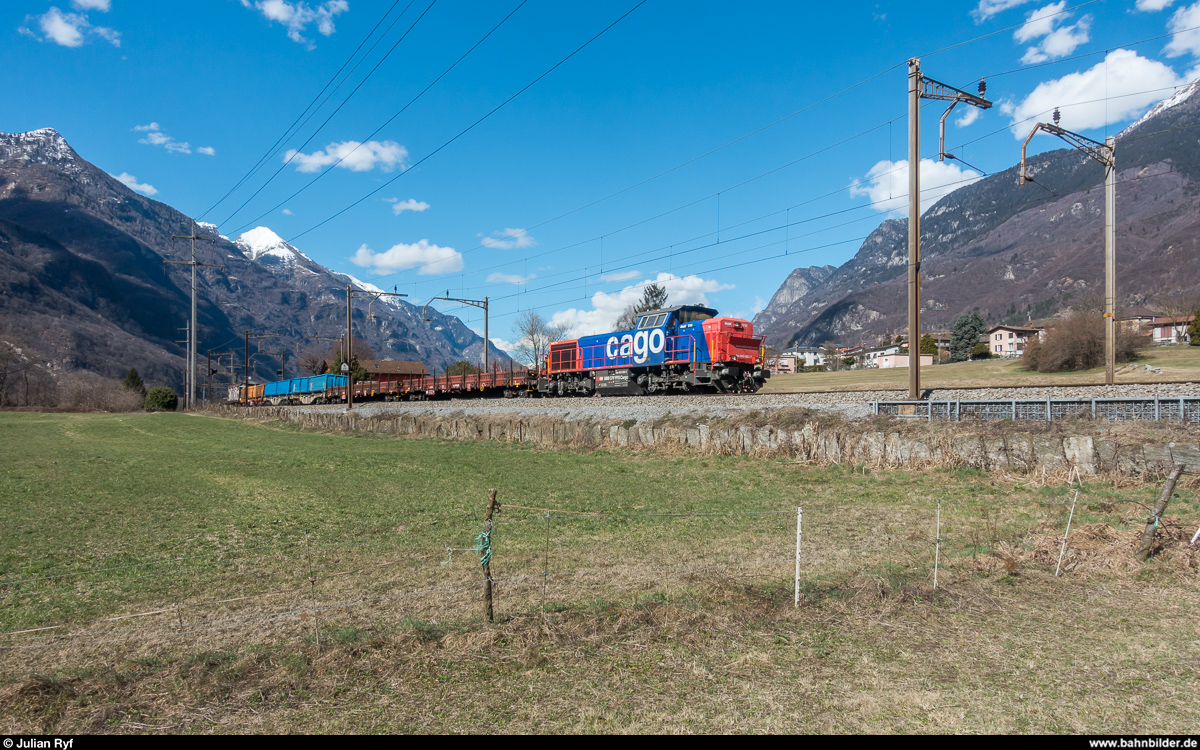 Am 843 083 mit Lokalgüterzug Biasca - Cadenazzo am 14. März 2018 bei Claro.