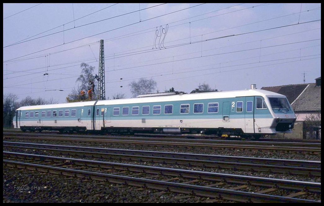 Am 9.4.1992 wurden mit dem damals neuen VT 610004 Probefahrten von Minden aus durchgeführt. Hier hält und wendet der  Pendolino  um 13.25 Uhr in Neubeckum, von wo er wenig später wieder zurück nach Minden fuhr.