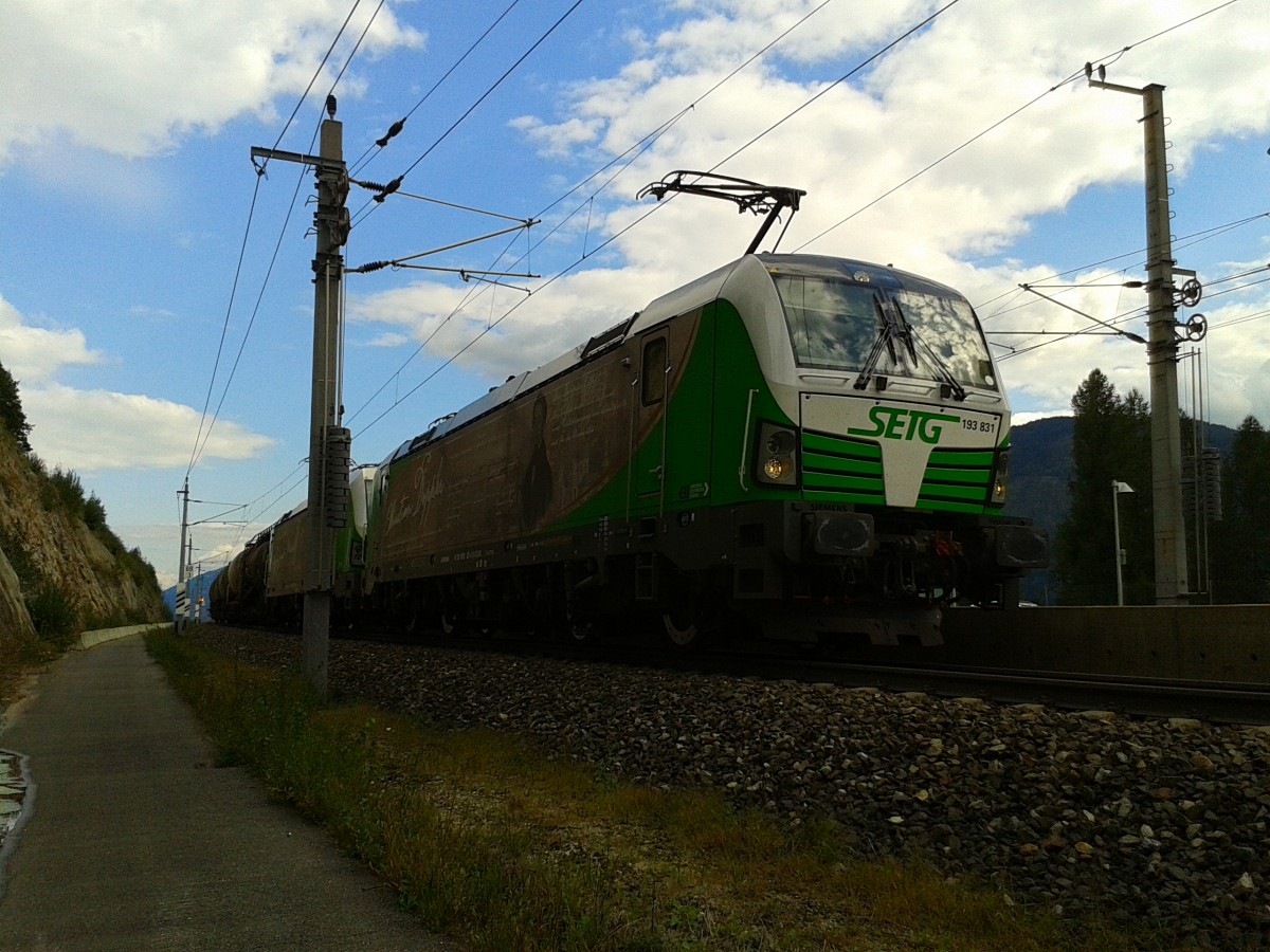 Am 9.9.2015 legten SETG 193 831  Christian Doppler  + SETG 193 204  Wolfgang Amadeus Mozart  mit G 47890 von Jesenice einen kurzen Halt in Mühldorf-Möllbrücke ein, um den mit geschlämmter Kreide beladenen Zug anschließend weiter in Richtung Deutschland zu bringen.