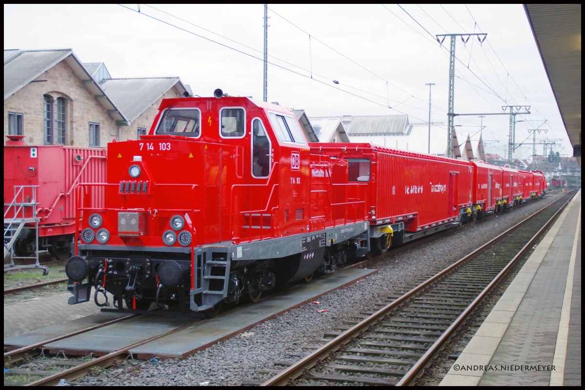 Am Ende des Tunnelhilfszuges gestern in Fulda (Hbf): 714 103 (12.12.2015).