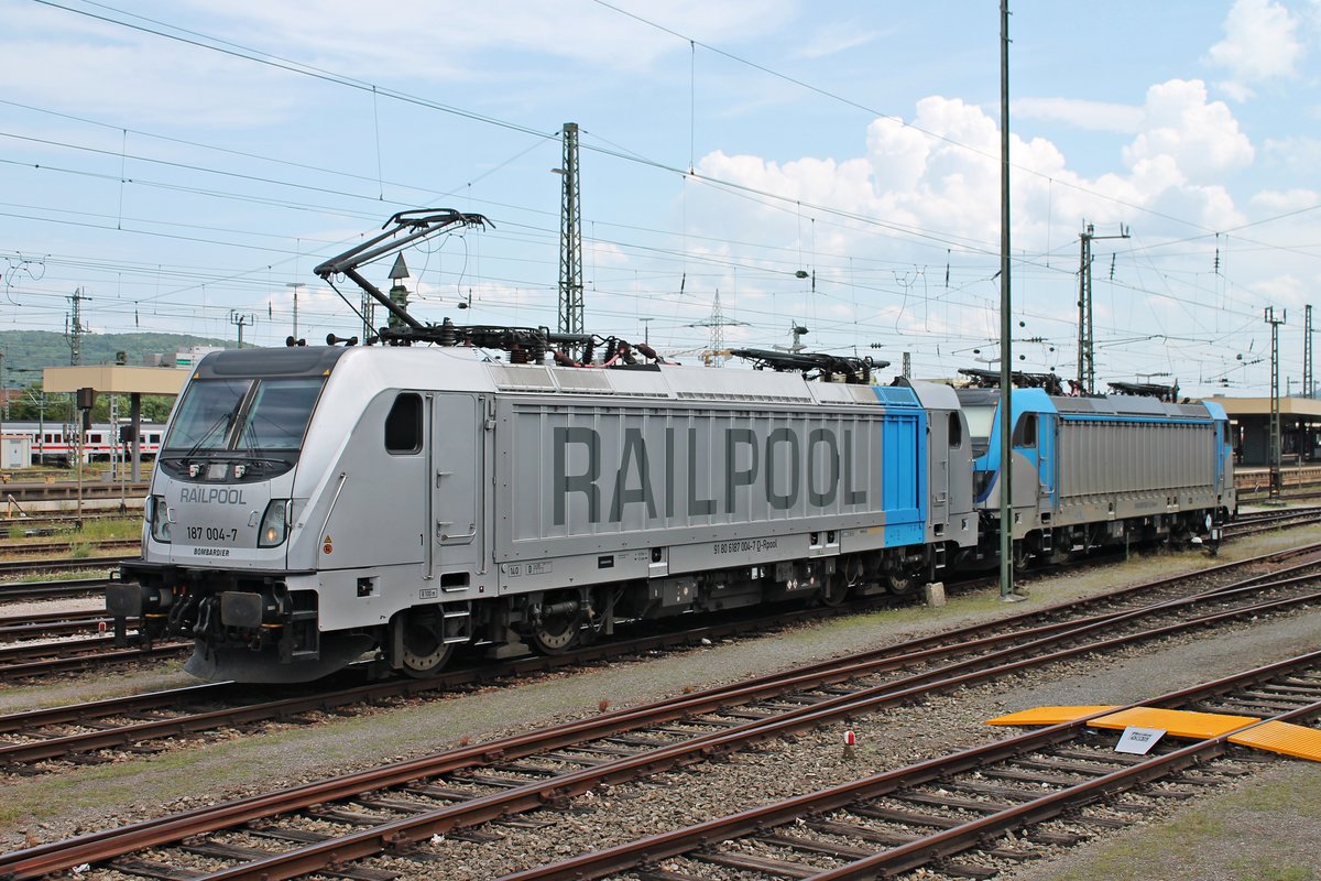 Am Mittag des 07.07.2017 stand Rpool/BLSC 187 004-7 zusammen mit Rpool/BLSC 187 003-9  Hans-Werner  im Abstellbereich von BLS Cargo in Basel Bad Bf und warteten dort auf ihren nächsten Einsätzen.