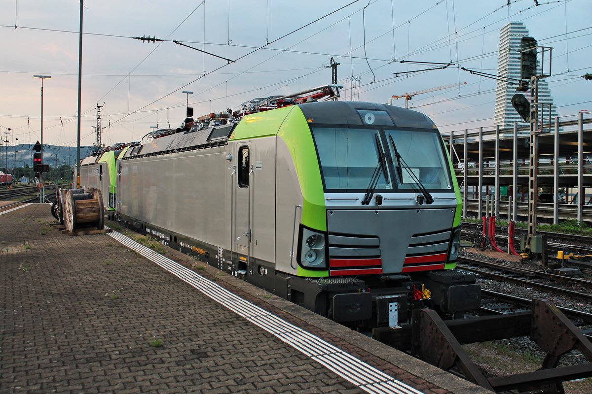 Am Morgen des 02.08.2017 standen die neuen Re 475 407 und Re 475 406 zusammen auf dem südlichen Stumpfgleis von Bahnsteig 2/3 in Basel Bad Bf und warteten auf ihre Weiterfahrt in Richtung Spiez.