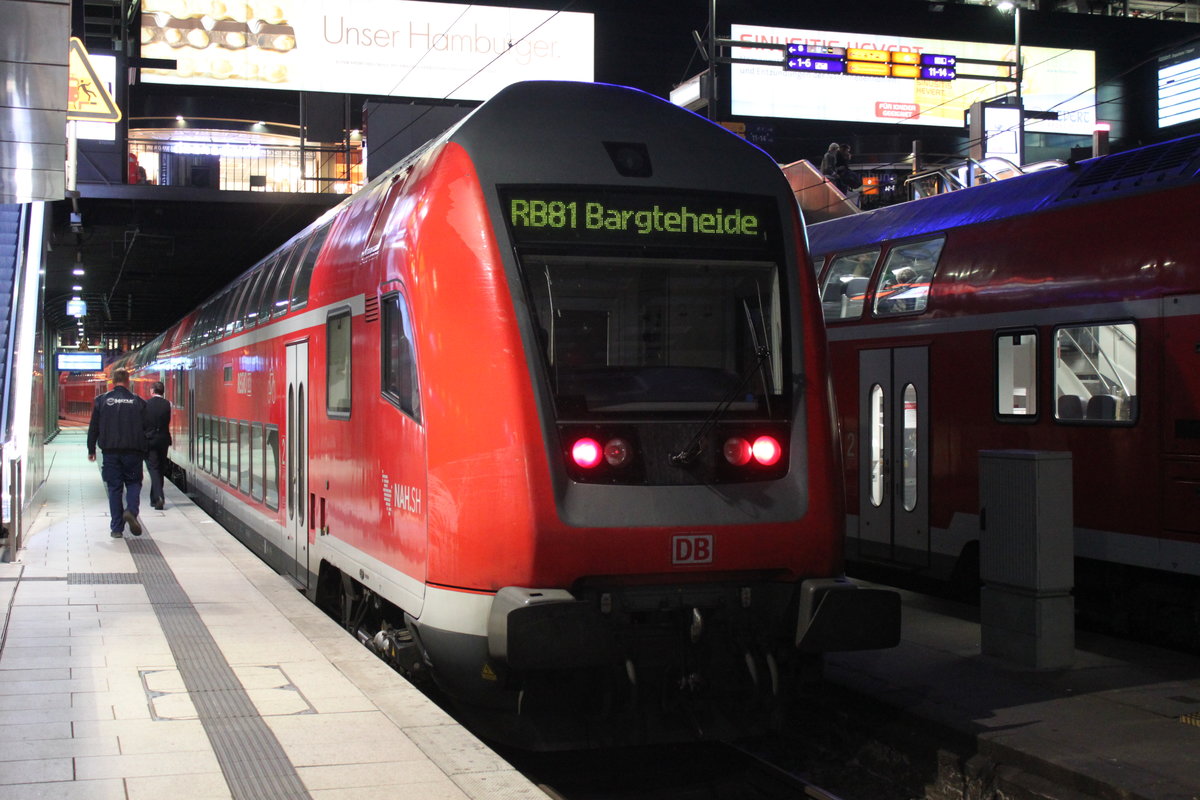 Am Morgen des 04.09.2017 steht RB81 nach Bargteheide im Bahnhof Hamburg Hauptbahnhof.