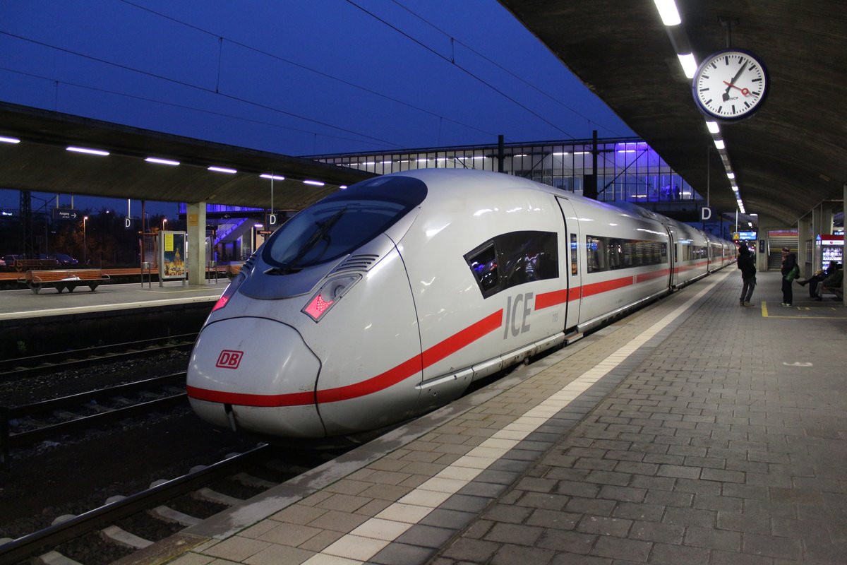 Am Morgen des 10.11.2017 steht ein Velardo D im Hauptbahnhof Heidelberg.