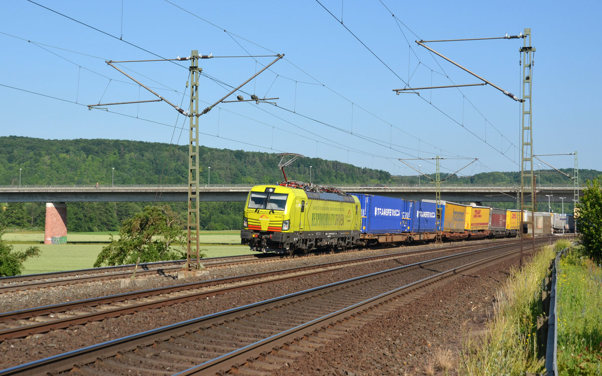 Am Morgen des 14.06.17 führte 193 553 der TX Logistik einen Zug des kombinierten Verkehrs durch Retzbach-Zellingen Richtung Würzburg.