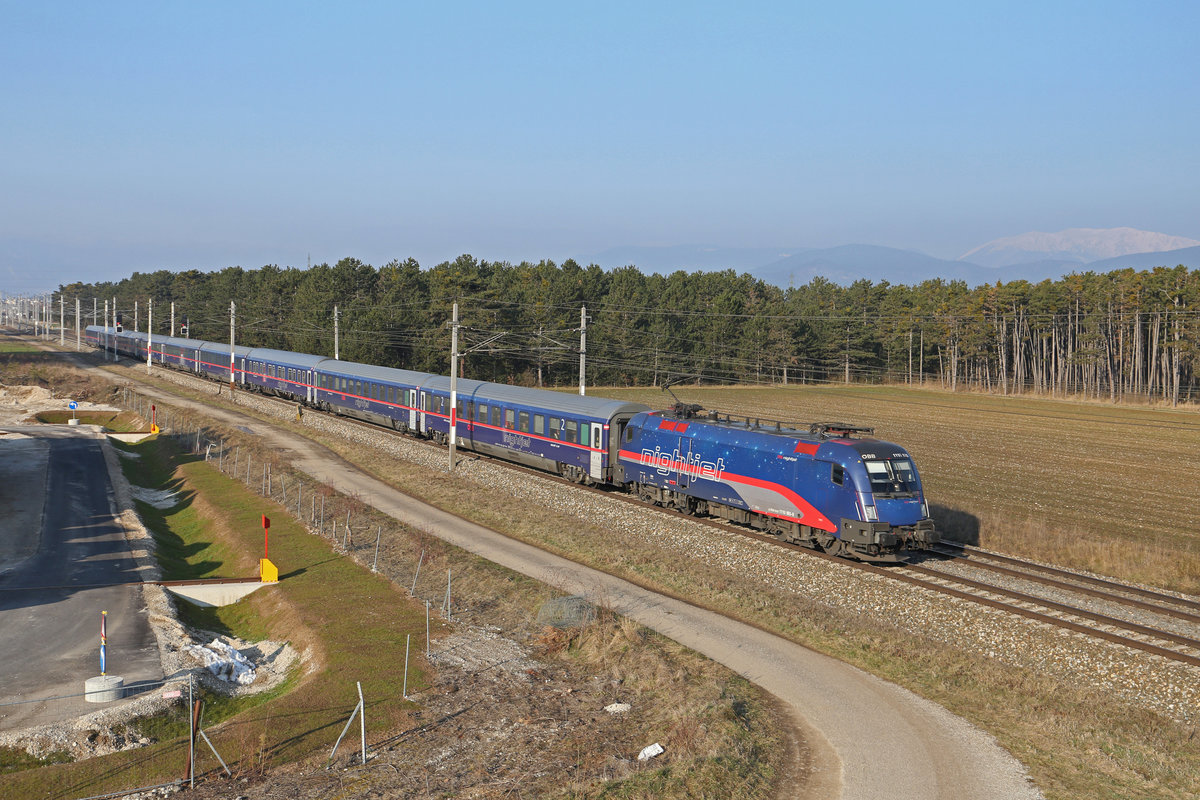 Am Morgen des 25.3.18 bespannte die Night-Jet 1116.195 den aus einer komplett blauen Garnitur bestehenden NJ-234 bei Neunkirchen.