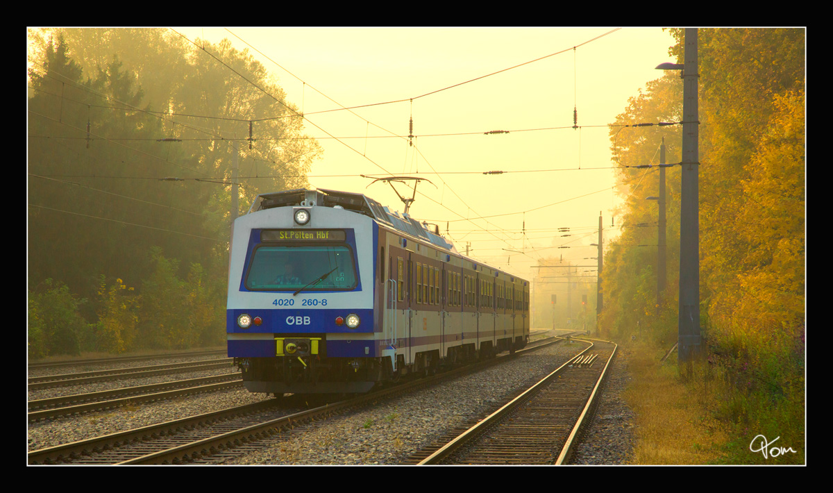 Am Morgen des 28.10.2016 fährt 4020 260 in den Bahnhof Kritzendorf ein.