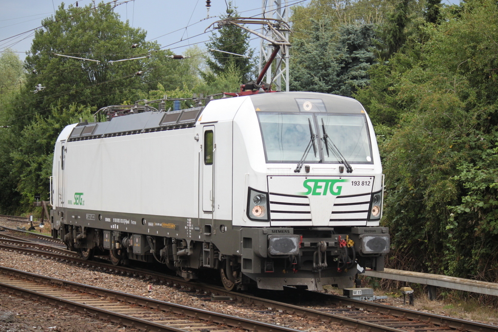 Am Nachmittag des 07.08.2015 war zur Freude des Fotografen die SETG Vectron 193 812-5 im Bahnhof Rostock-Bramow zu Gast.