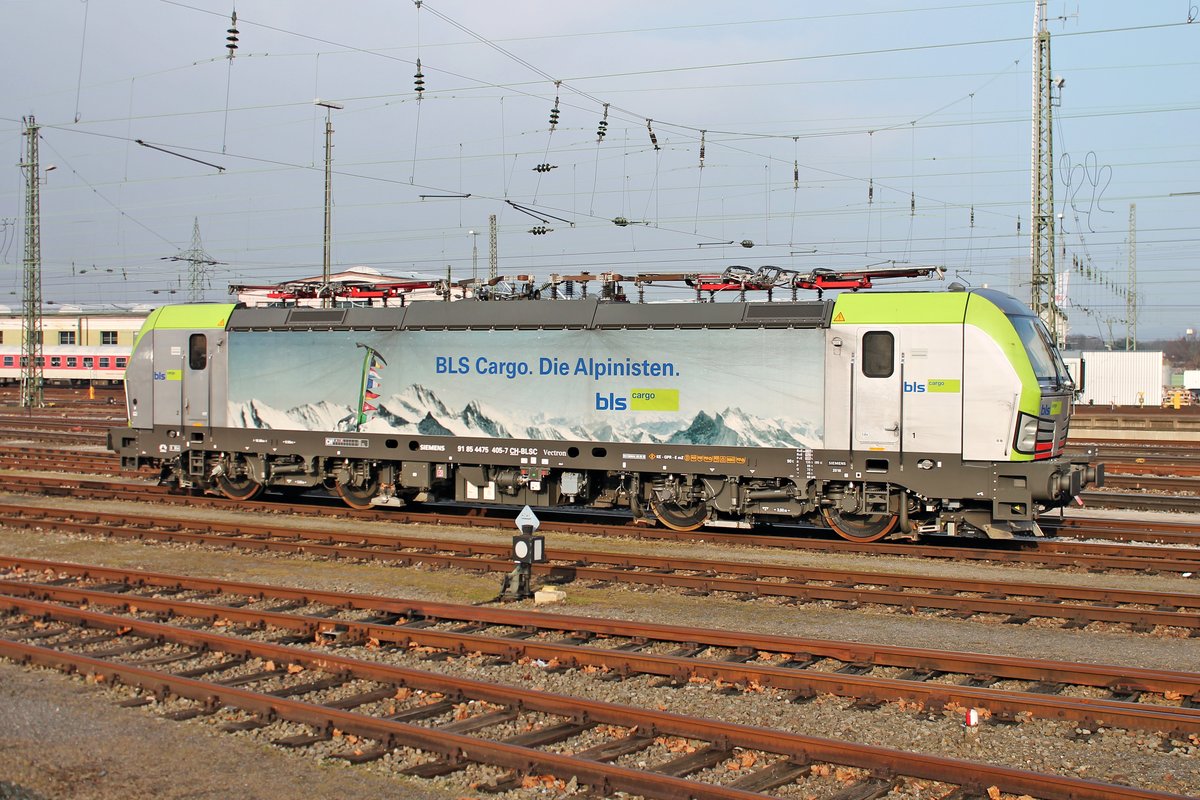 Am Nachmittag des 13.02.2017 stand Re 475 405 dann im nördlichen Vorfeld vom Badischen Bahnhof von Basel und wartete dort auf ihren nächsten Einsatz.
