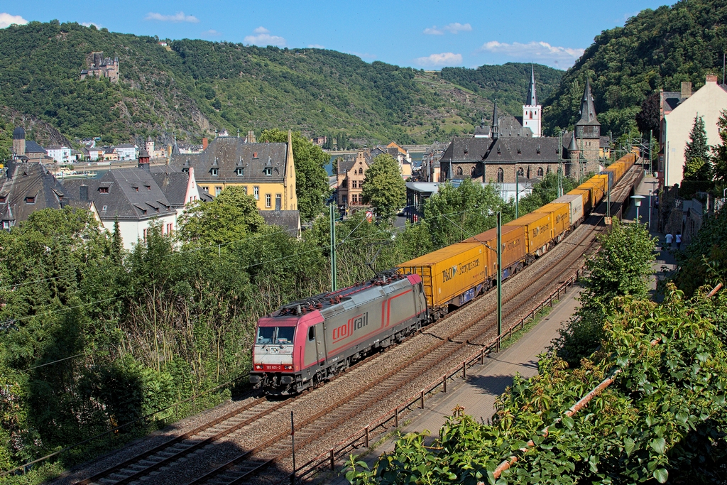 Am Nachmittag des 2.7.2014 beförderte die 185 601 einen Containerzug an St. Goar vorbei Richtung Norden