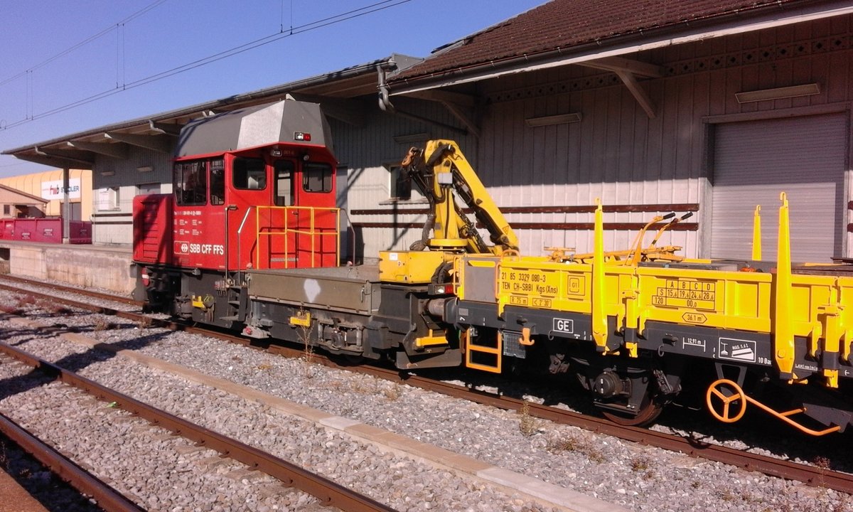 Am Sonntag ist auch bei der SBB ein Ruhetag. So durfte sich die Tm 234 001 im Bahnhof Wil beim Güterschuppen sonnen.

Die Aufnahme entstand vom Bahnsteig des Gleis 1 aus.

Foto: Tristan Streck (*2010)

Wil SG, 14.10.2018