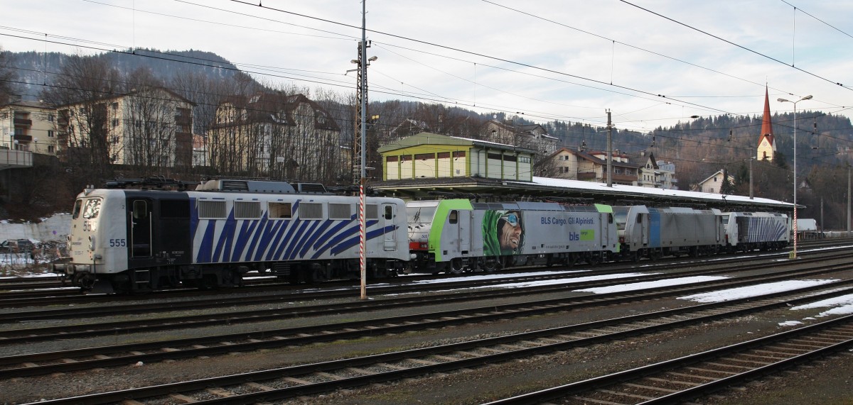 Am späten Nachmittag des 17.12.2013 stehen 139 555-7 LM, 486 505-1 BLS Cargo, 186 286-1 LM und 189 917-8 von Lokomotion in Kufstein.