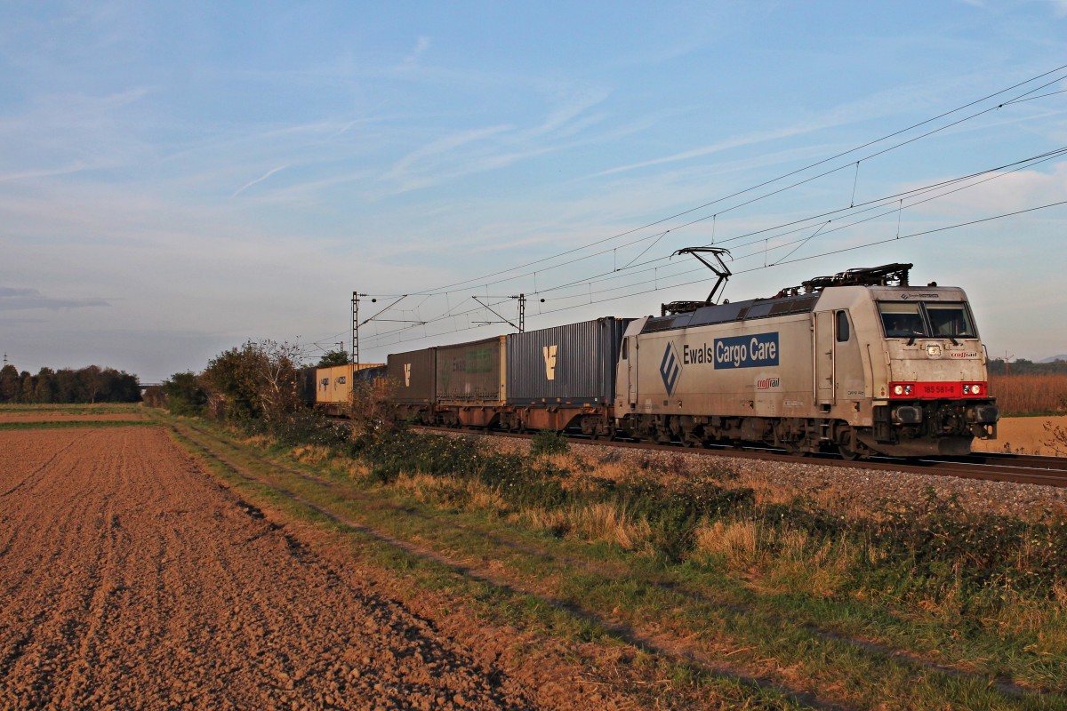 Am späten Nachmittag des 31.10.2014 fuhr Crossrail 185 581-6  Celine Alia/Ewals Cargo Care  mit einem bunten Containerzug südlich von Buggingen in Richtung Müllheim (Baden).