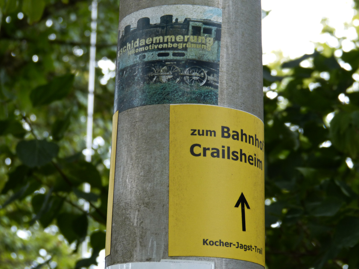 An einem Laternenpfahl in der Crailsheimer Innenstadt entdeckte ich diese zwei Aufkleber. Etwas rätseln tue ich noch über die Bedeutung des oberen Aufklebers. 06.09.2015