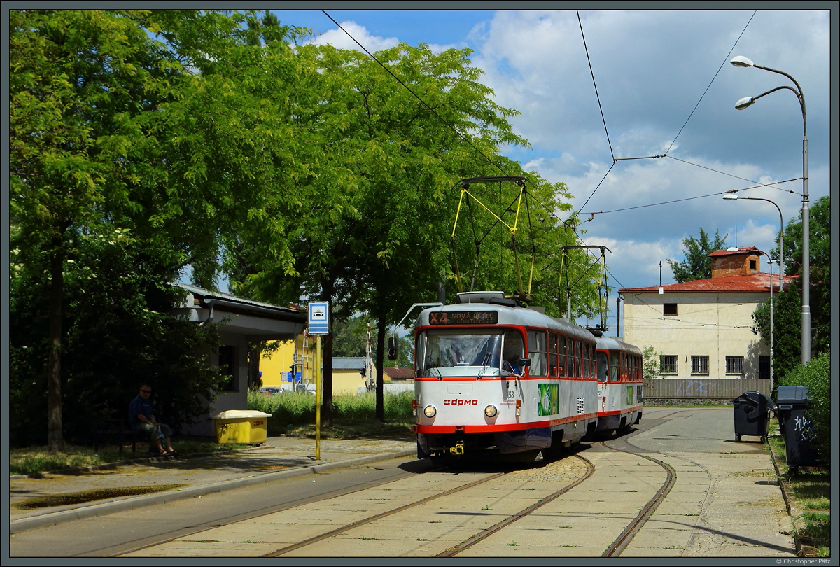 An der Endstelle Nová Ulice wartet Wagen 158 als Linie X4 auf die Abfahrt. (Olomouc, 05.06.2017)