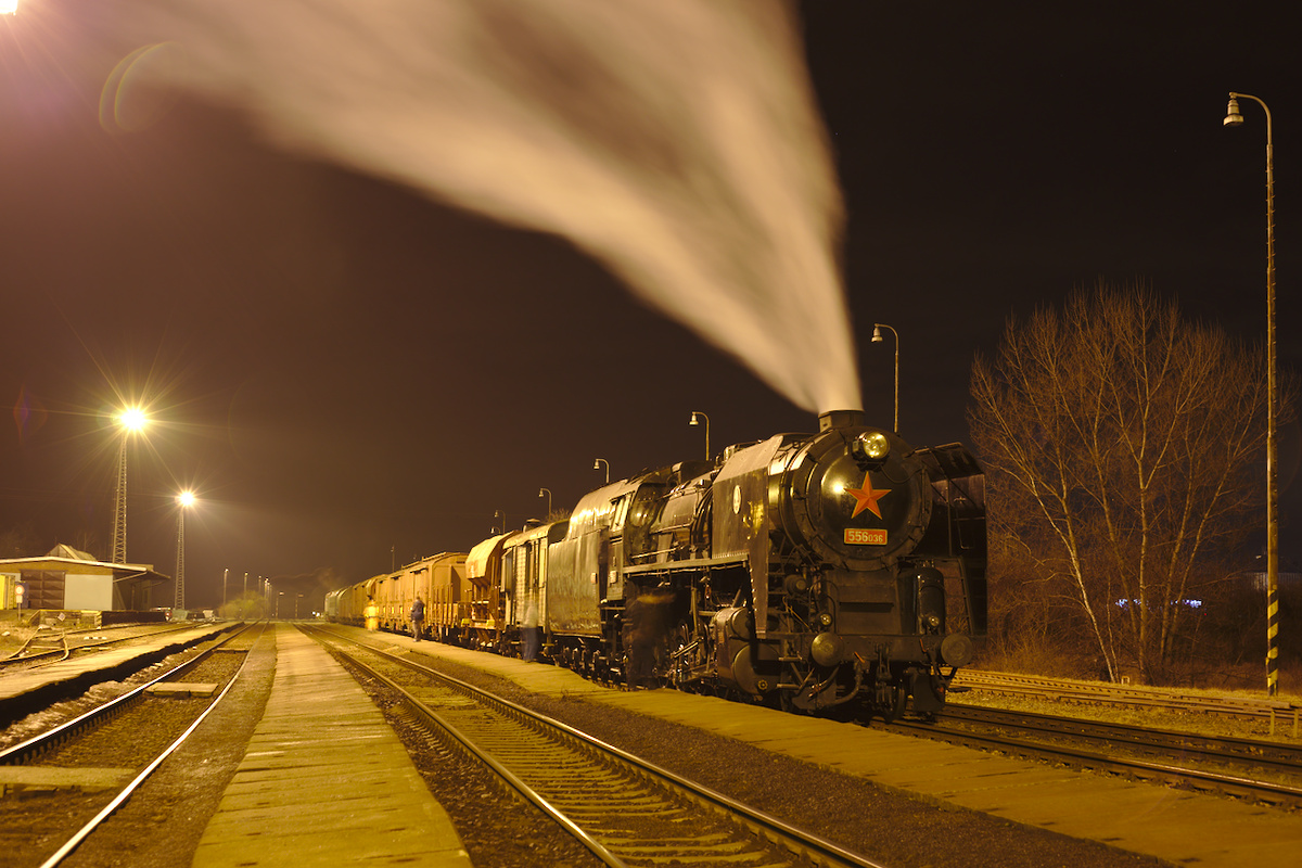 Ankunft des Güterzugs in Slavkov u Brna. Gezogen wurde der Zug von der T478 2011, die Dampflok 556 036 war am Zugschluss gereiht. (16.02.2017)