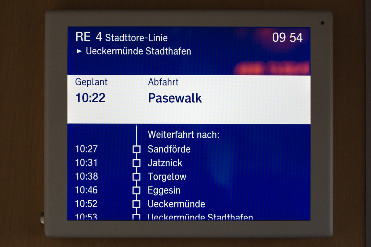 Anzeigetafel im RE 4 zum Ueckermünder Stadthafen. - 19.01.2017
