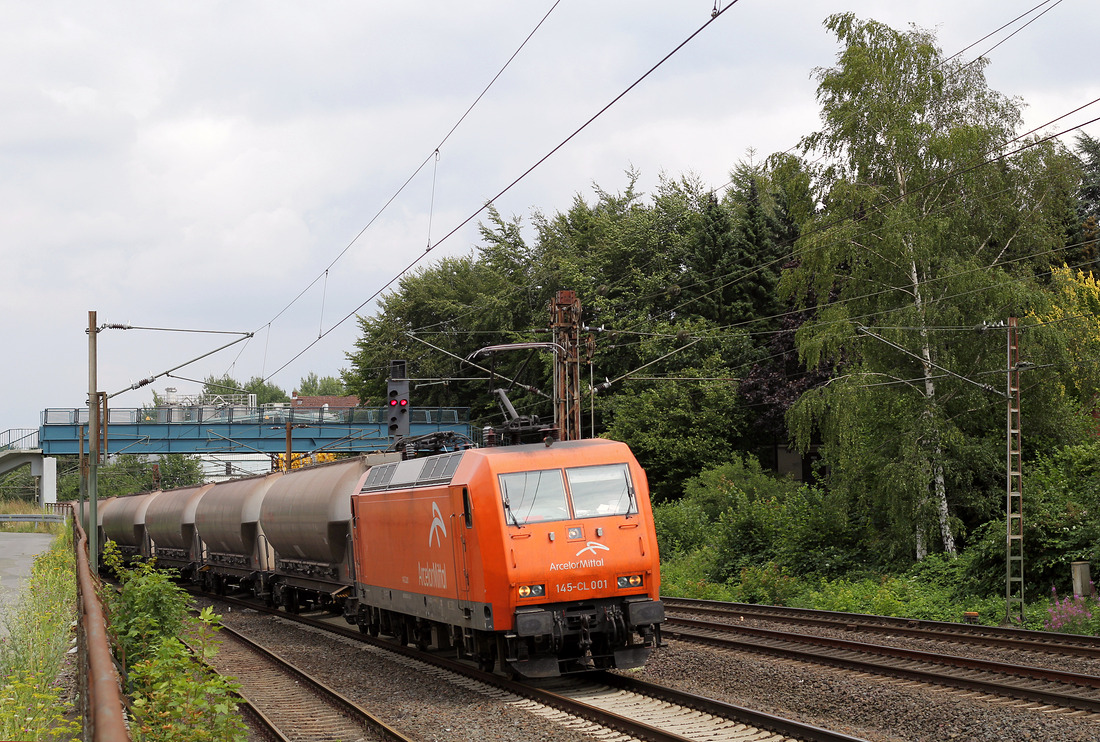 Arcelor 145-CL 001 mit leeren Wagen auf dem Weg in Richtung Ruhrgebiet.
Fotografiert am 30. Juli 2016 in Bückeburg.