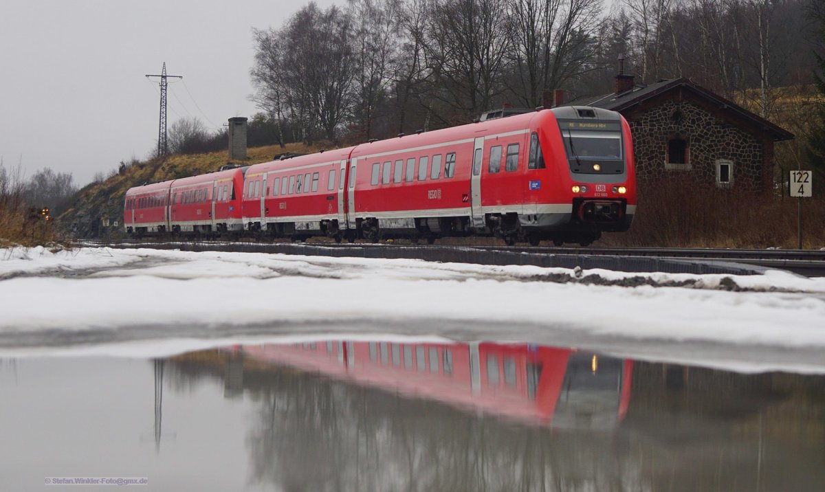 Auch ein 612er musste für ein Spiegelbild am 24.01.2018 in Oberkotzau herhalten....