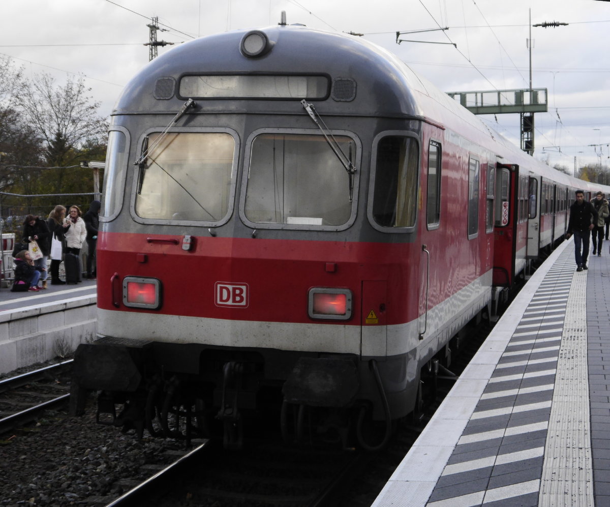 Auch ihre Tage sind gezählt: n-Wagen von DB Regio NRW. Aufnahme: Steuerwagen am Schluss einer RB 35 nach Emmerich in Wesel, 20.11.16.