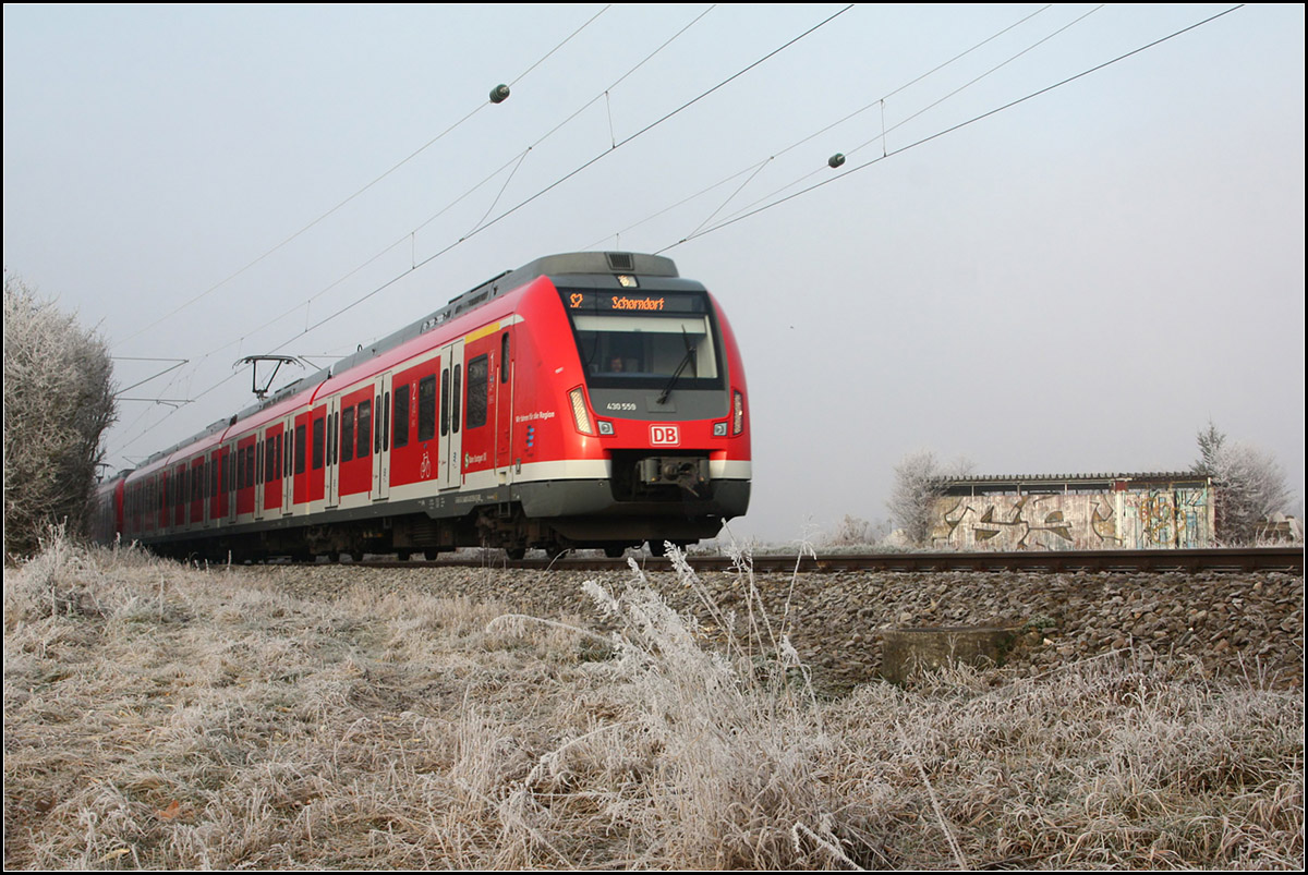 Auch in ländlichen Bereichen macht sich die Großstadtnähe bemerkbar -

... nicht nur durch die S-Bahn...

Im Remstal bei Weinstadt-Endersbach.

06.12.2016 (M)