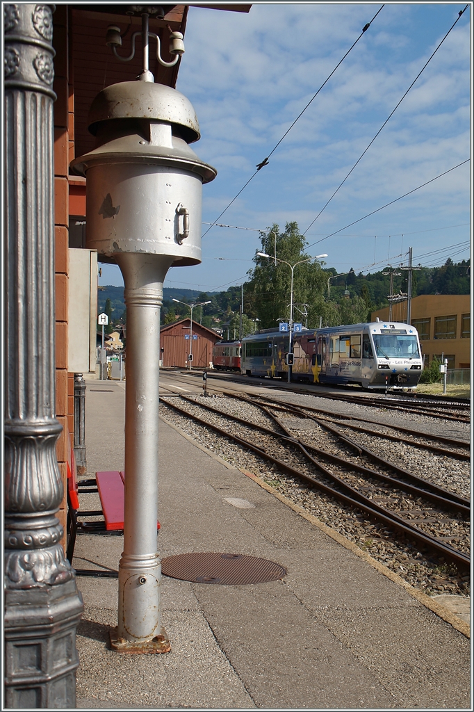 Auch ohne Fahrzeuge der Museumsbahn in Blonay vermittelt die linke Bildhälfte etwas Nostalgie, insbesondere im Kontrast zum ausfahrenden Beh 2/4 71 auf dem Weg Richtung Les Pléiades.
25. Mai 2015