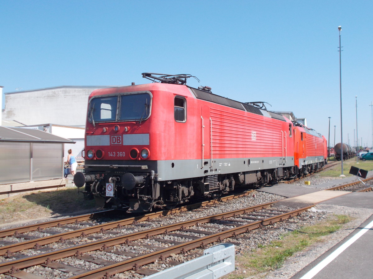 Auf dem Führerstand von 143 360 durfte man,am 27.August 2016,beim Tag der offenen Tür im Werk Seddin.