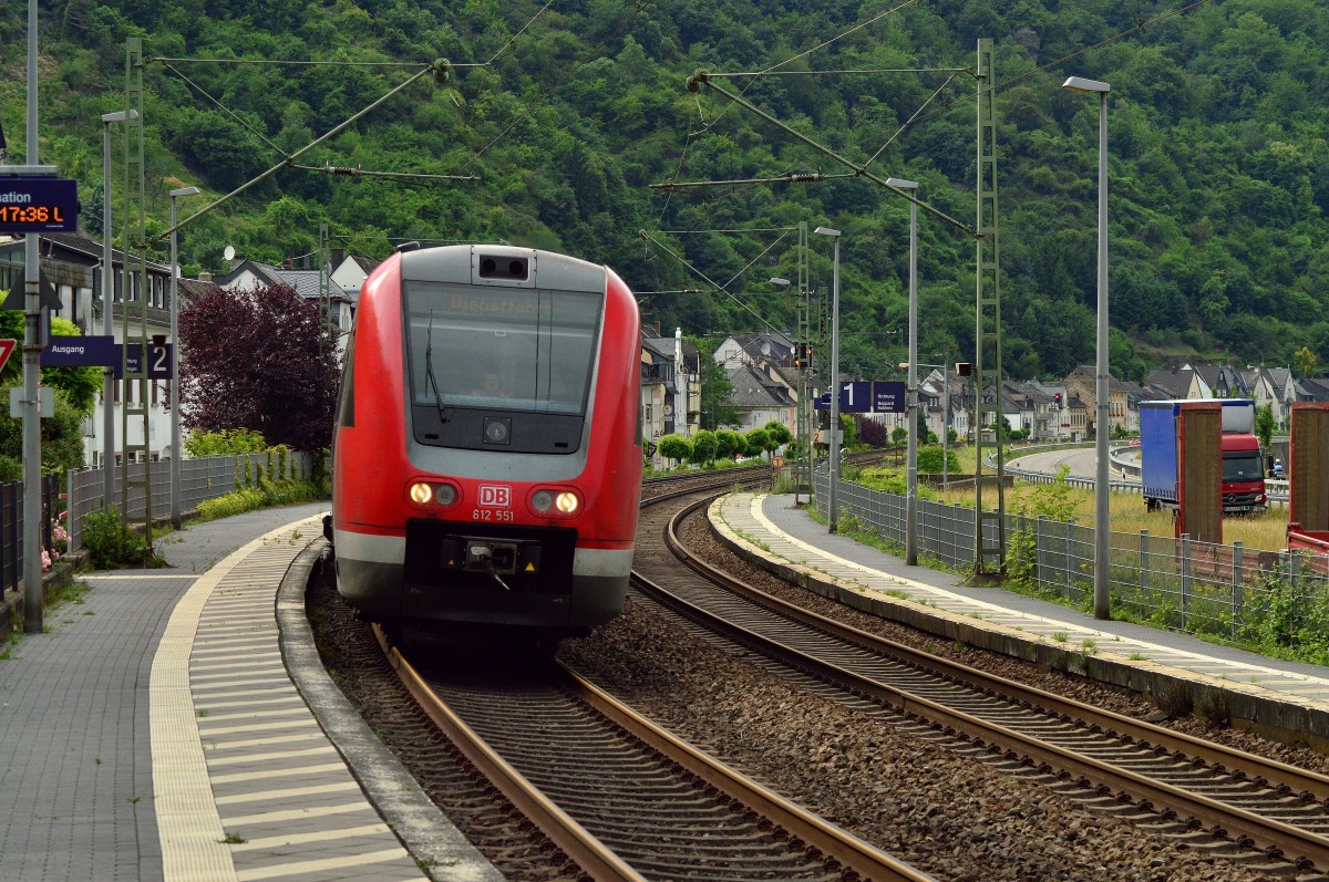 Auf Dienstfahrt durcheilt der 612 551 hier den HP Hirzenach in Richtung St.Goar. Sonntag 15.6.2014