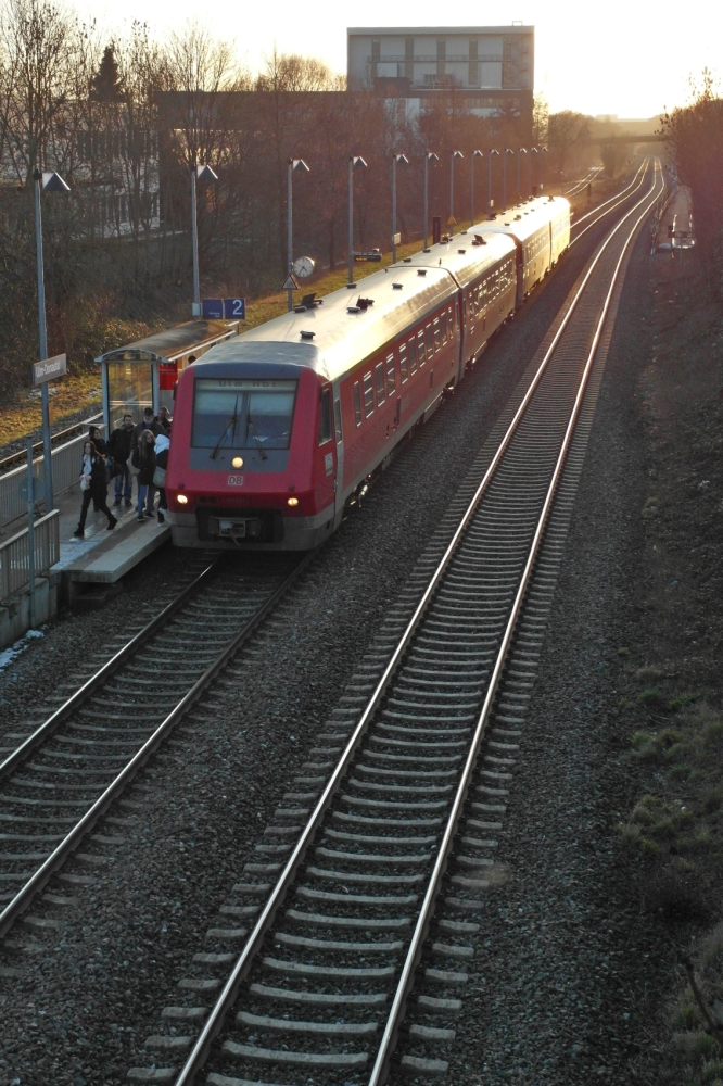 Auf der Fahrt von Aulendorf nach Ulm hat 611 501, am 26.01.2016 als RB 22614 unterwegs, gerade die Haltestelle Ulm-Donautal erreicht.