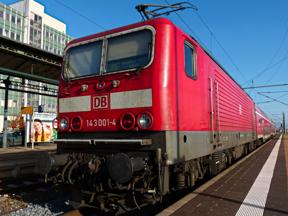 Auf Grund von Lokmangel im Regionalverkehr wurde die 143 001-4 Ende 2014 wieder reaktiviert. Nordhausen 01.11.2014