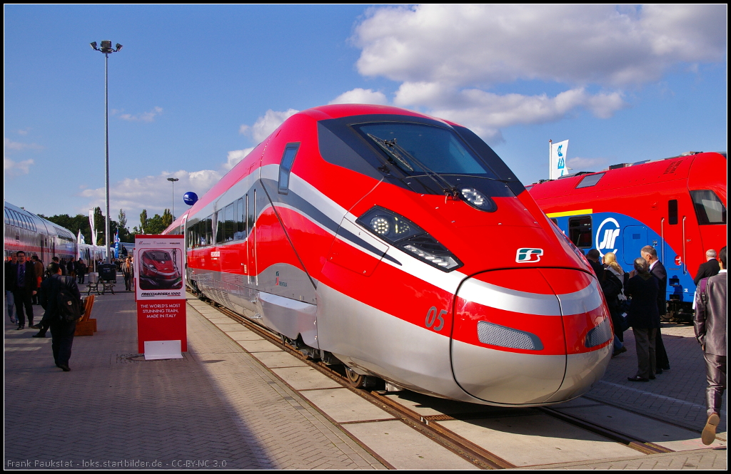 Auf der InnoTrans 2014 in Berlin wurde auf dem Aussengelnde der ETR 1000 Hochgeschwindigkeitszug fr Italien vorgestellt. Insgesamt sollen ab 2014 50 dieser Zge mit bis zu 360 km/h verkehren. 
<br><br>
Daten Website (deutsch): http://www.hochgeschwindigkeitszuege.com/italien/etr-1000.php
