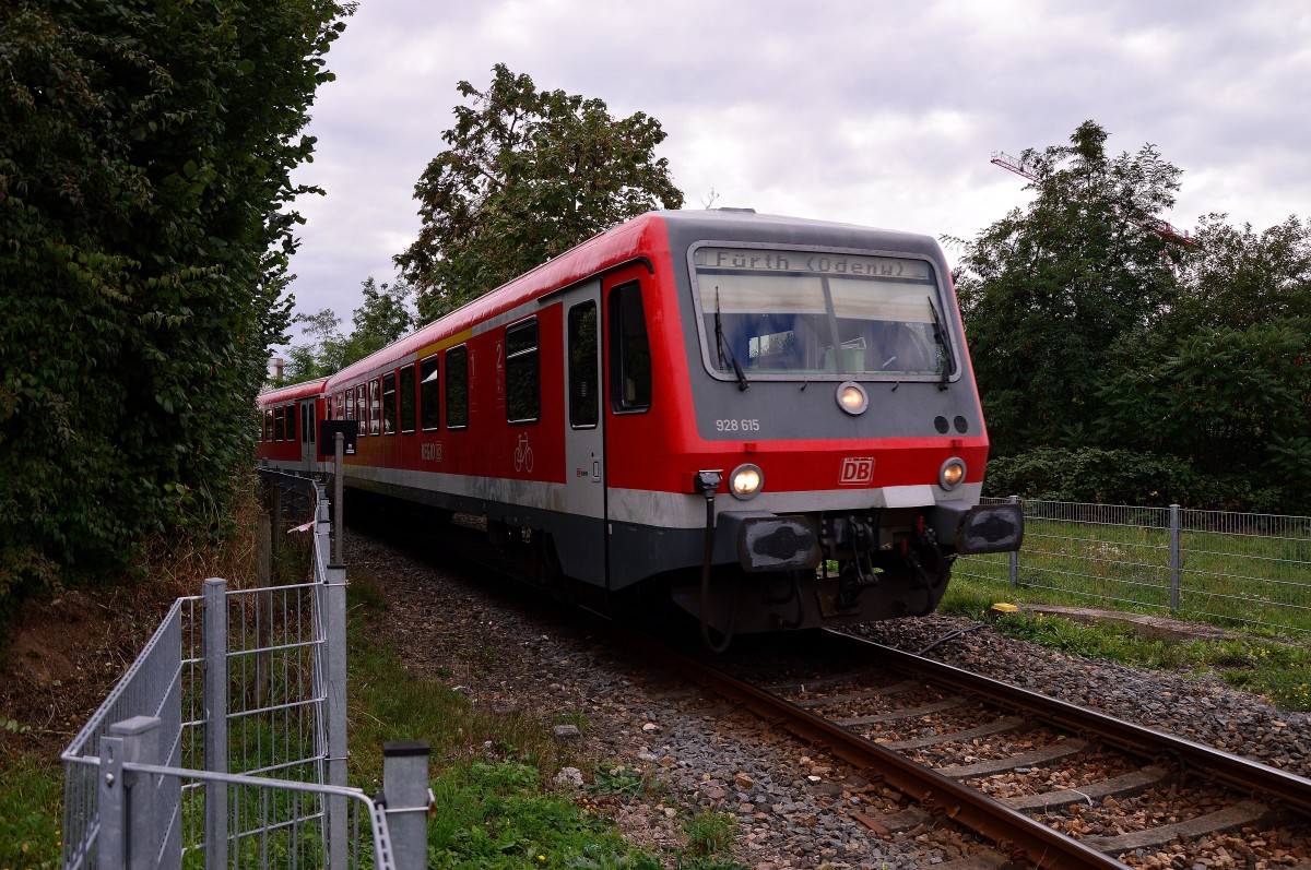 Auf nach Fürth im Odenwald! 
Da nimmt man halt den 928 615 von Weinheim an der Bergstraße aus.
Hier kurz vorm Bü Alte Landstraße am Sonntag den 20.9.2015