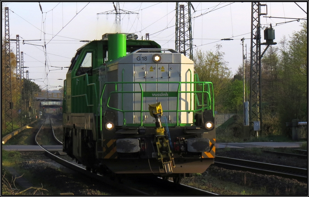 Auf Wunsch eines Kollegen hier nochmal die Vossloh G18 in Aktion. Zu sehen ist sie hier bei der Durchfahrt in Ratingen-Lintorf Ende März 2014.