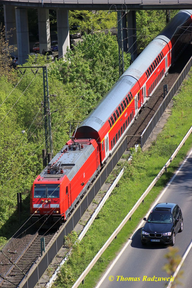 Aufgenommen am 2. Mai 2016: RE 5  Rhein-Express  hat gerade Remagen verlassen und fährt Richtung Emmerich. KSB 470 (Linke Rhein-Strecke). Sein nächster Halt: Oberwinter.