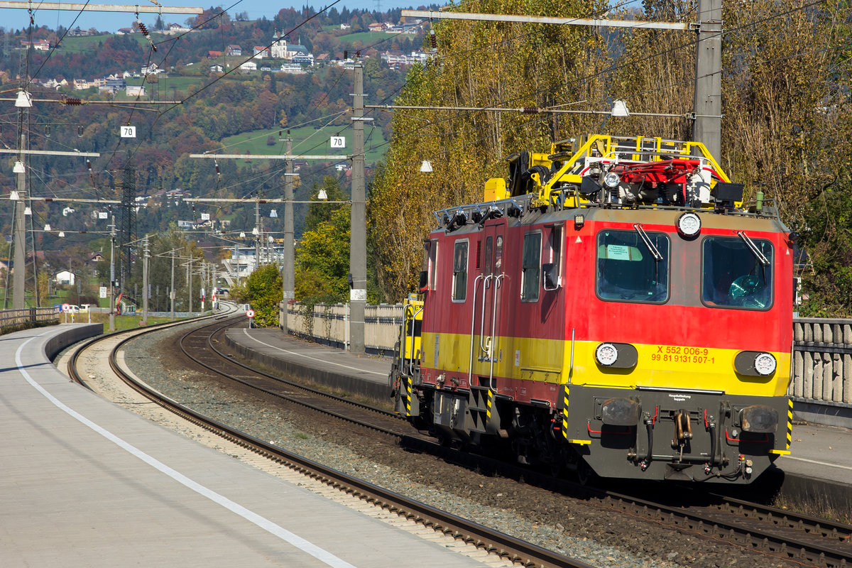 Aufgrund von Bauarbeiten sind derzeit viele Bahndienstfahrzeuge auf der Vorarlbergbahn unterwegs. Fahrtrichtung Wolfurt, 16.10.17.