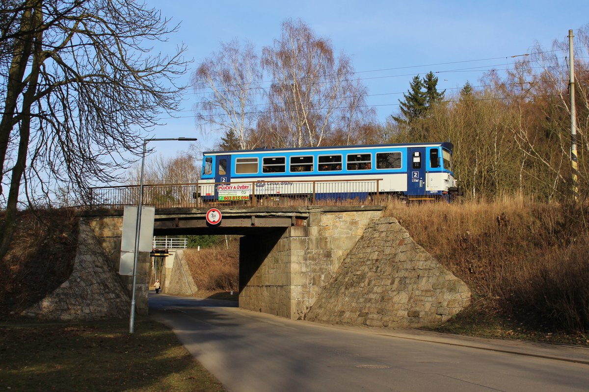 Aufgrund von Bauarbeiten war zwischen Vojtanov und Bad Brambach vom 13.-15.03.17 gesperrt. Deshalb pendelte ein 810er zwischen Cheb und Vojtanov. Hier zu sehen 810 561-1 am 15.03.17 in Františkovy Lázně. 